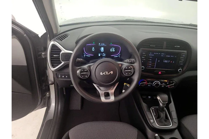 $17998 : Kia Soul 2023 LX 4dr Crossov image 10