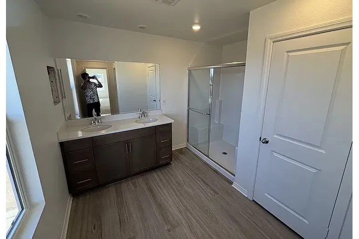 $2350 : HOUSE AVAILABLE RIVERSIDE CA image 3