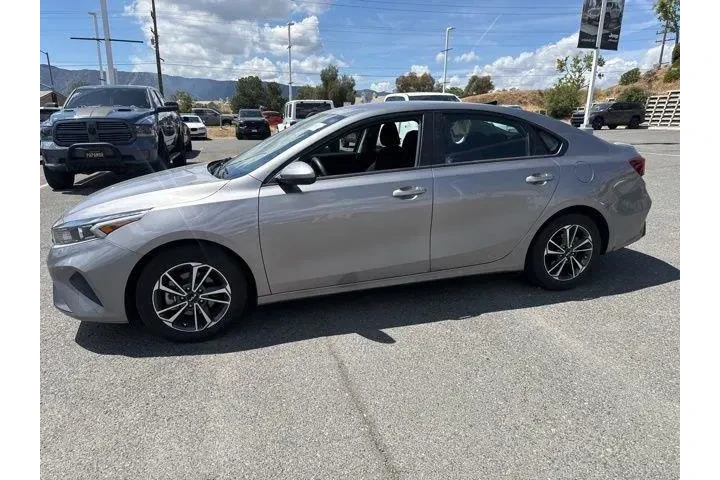$18972 : Kia Forte 2023 LXS 4dr Sedan image 3