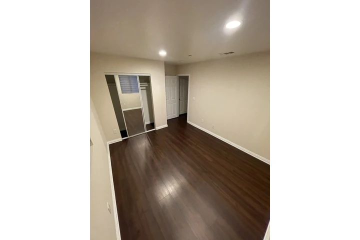 $800 : ALAMEDA & CENTURY SE RENTA image 1
