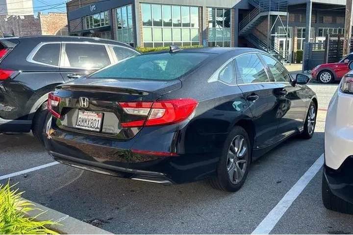 $21991 : Honda Accord 2019 LX 4dr Sed image 5