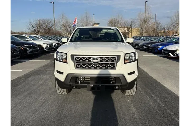 $31072 : Nissan Frontier 2023 4x4 S 4 image 8