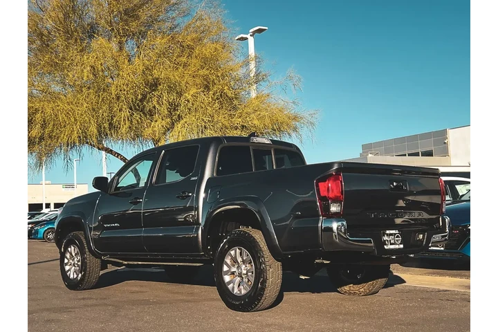 $21477 : Toyota Tacoma 2018 4x2 SR5 4 image 2