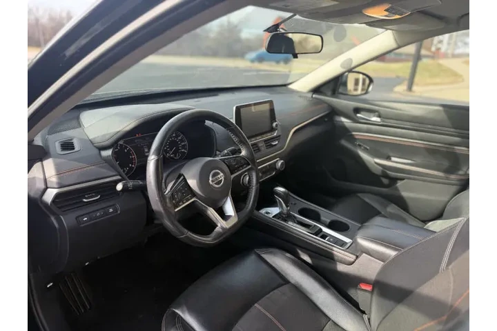 $10999 : 2019 Altima 2.5 SR image 9