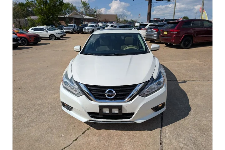 2016 Altima image 2