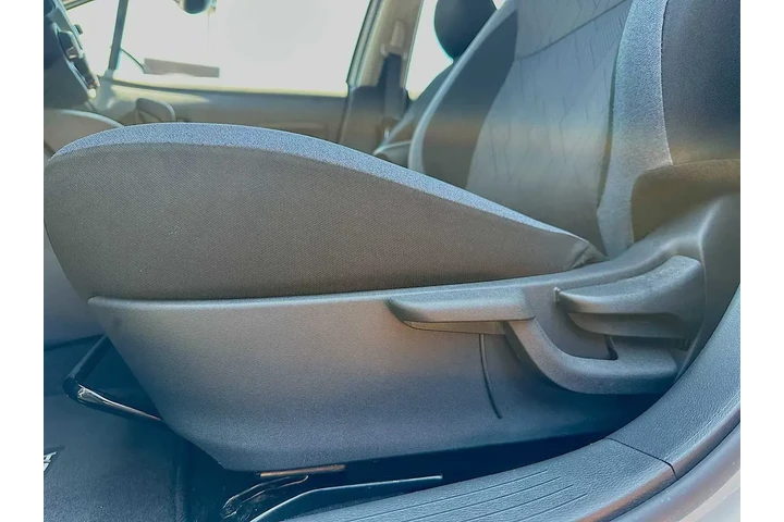 $22995 : Nissan Versa 2025 SV 4dr Sed image 6