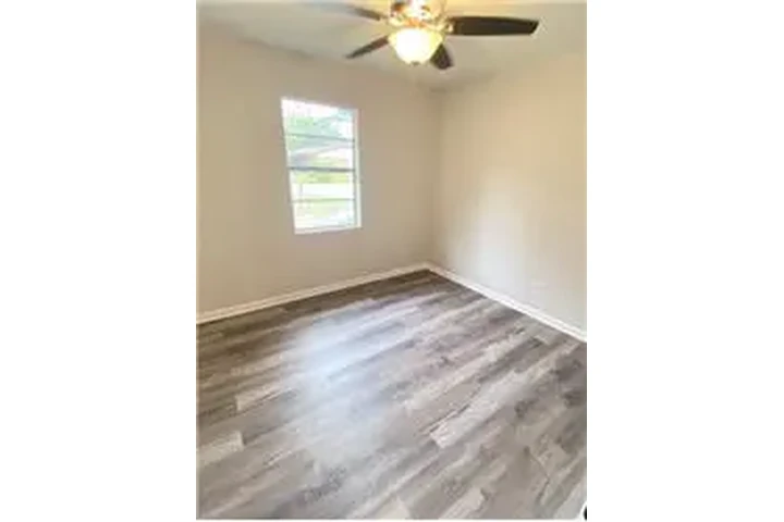 $1800 : Rental property with 3 bedro image 9