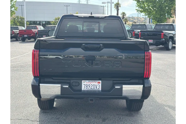 $39086 : Toyota Tundra 2023 4x4 SR5 4 image 4