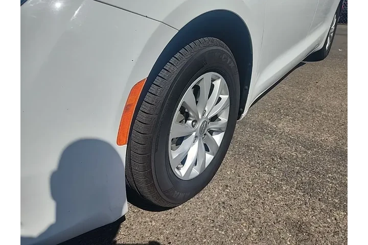 $12491 : Chrysler Pacifica 2017 Touri image 6