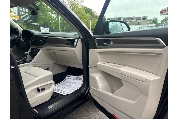$20499 : 2019 Atlas V6 SEL 4Motion image 8