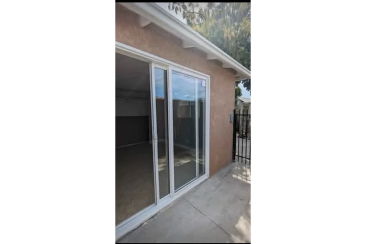 $2500 : 2 RECMRS 2 banos $2500- image 3