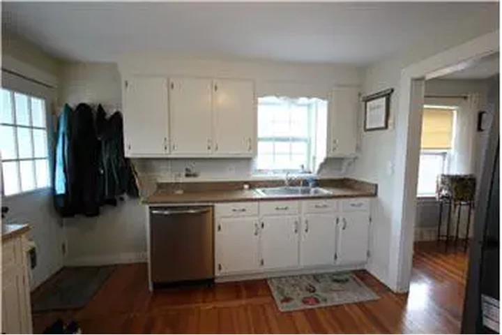 $2700 : Rental property with 3 bedro image 9