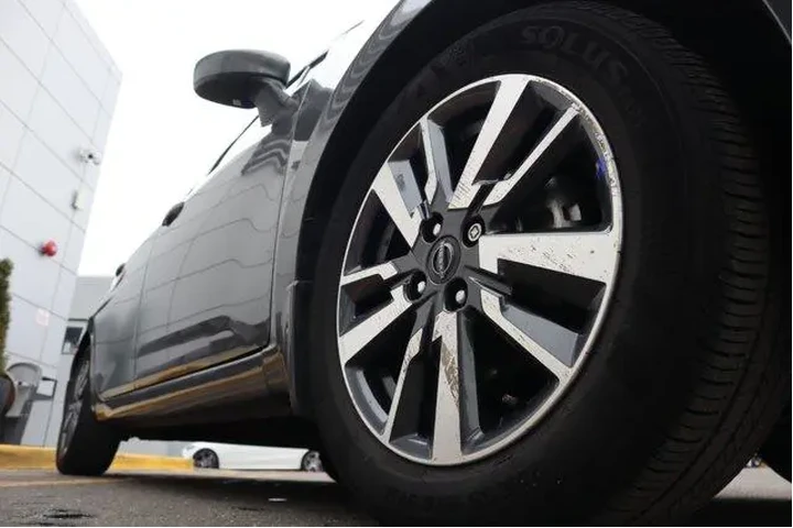 $14309 : Nissan Versa 2025 SV 4dr Sed image 8