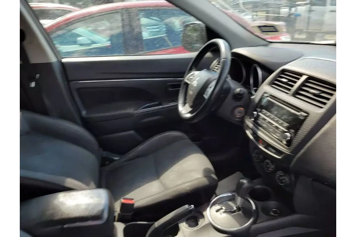 $8500 : 2015 MITSUBISHI OUTLANDER SPO image 3