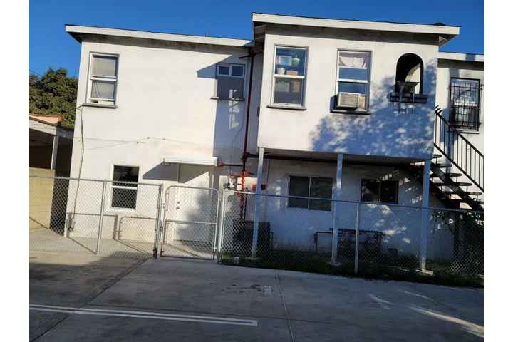 $1200 : Sencillo 1309 e. 43 rd $1200 image 1