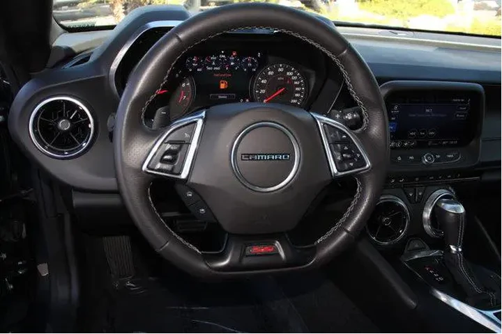 $39989 : Chevrolet Camaro 2023 SS 2dr image 4