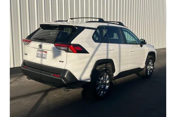 $23994 : Toyota RAV4 2020 XLE Premium image 6