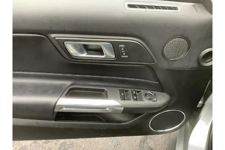 $25950 : Ford Mustang 2023 EcoBoost P image 10