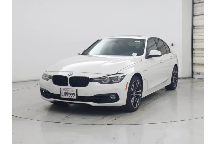 $18998 : BMW 3 Series 2018 330e iPerf image 4