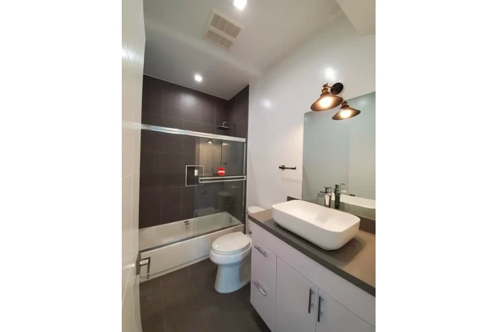 $2000 : Beautiful 2 Bedroom Apt in LA image 10