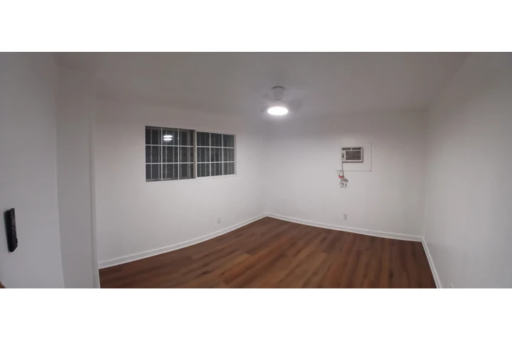 $700 : RECAMARA EN LOS ANGELES $700 image 2