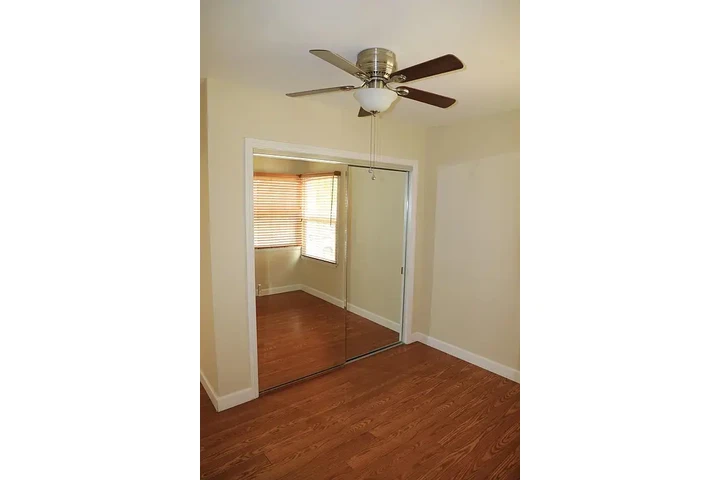 $800 : Beautiful Home...LAKEWOOD,CA image 4