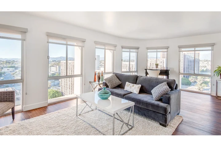 $1379 : MOVE IN SPECIAL 1BED 1BATH image 10