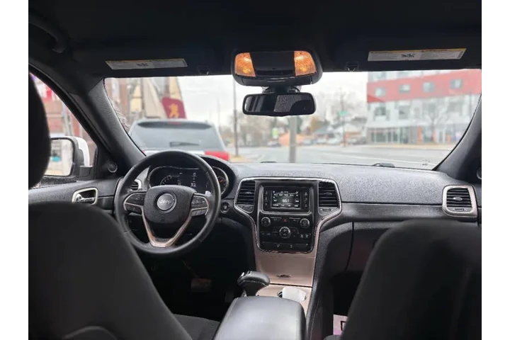 $7995 : 2011 Grand Cherokee Laredo image 7