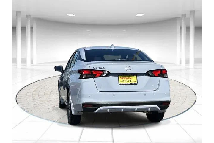 $22995 : Nissan Versa 2025 SV 4dr Sed image 3