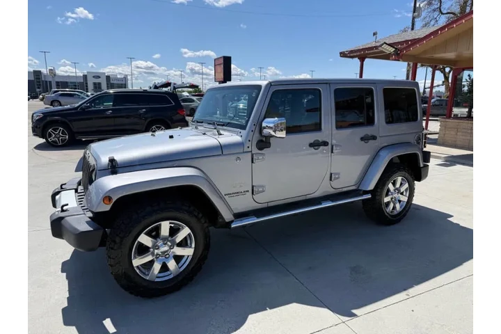 $20999 : 2014 Wrangler Unlimited Sahara image 5