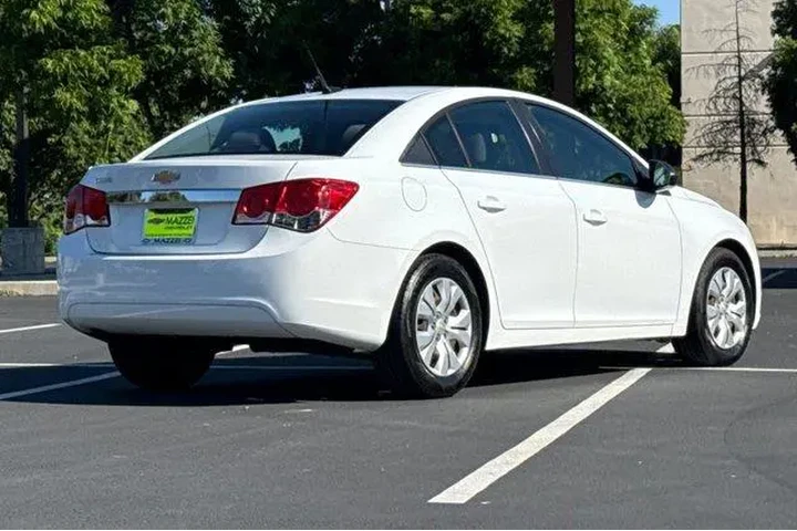 $7588 : Chevrolet Cruze 2012 LS 4dr image 4
