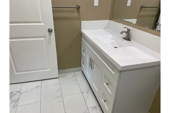 HUNTINGTON PARK APARTMENT image 1