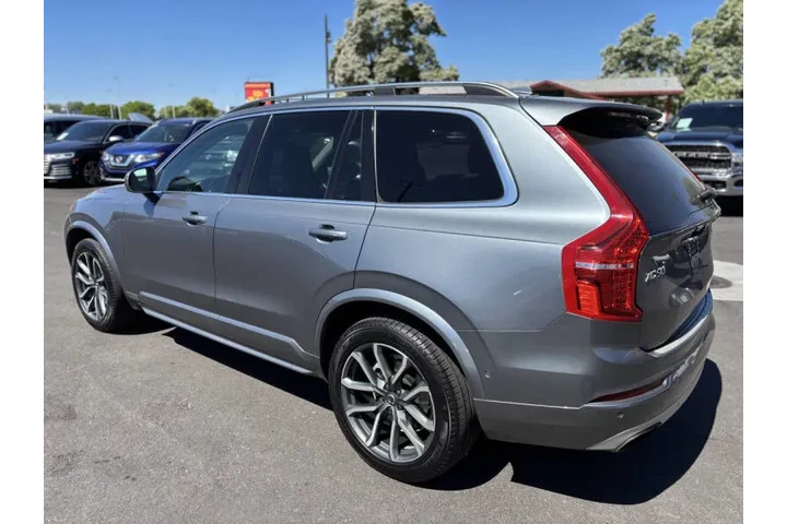 2017 XC90 T6 Momentum image 7