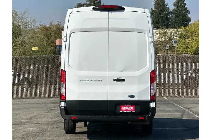 $32420 : Ford Transit 2022 250 3dr LW image 4