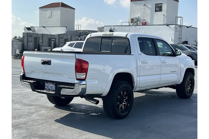 $25488 : Toyota Tacoma 2017 4x2 SR5 4 image 8
