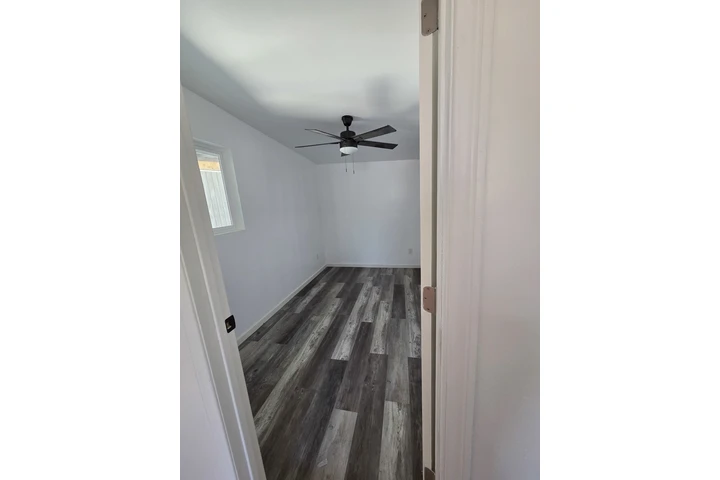 $1500 : Rento Casita 90059 image 8