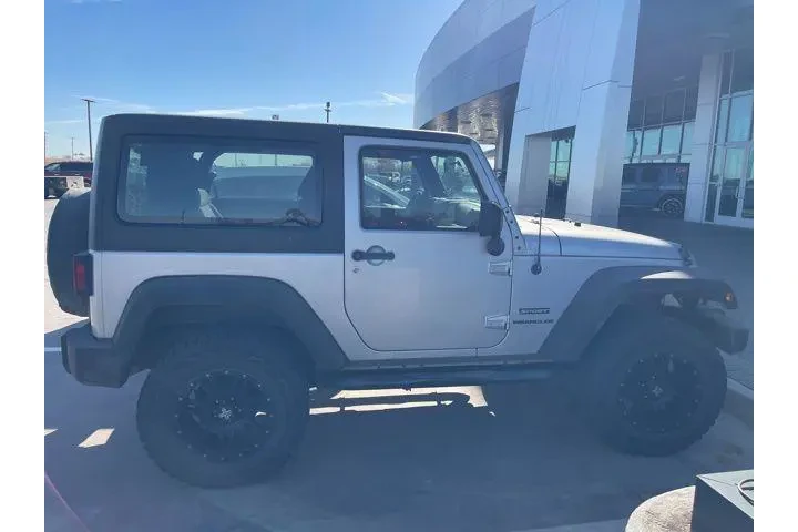 $9800 : Jeep Wrangler 2011 4x4 Sport image 2