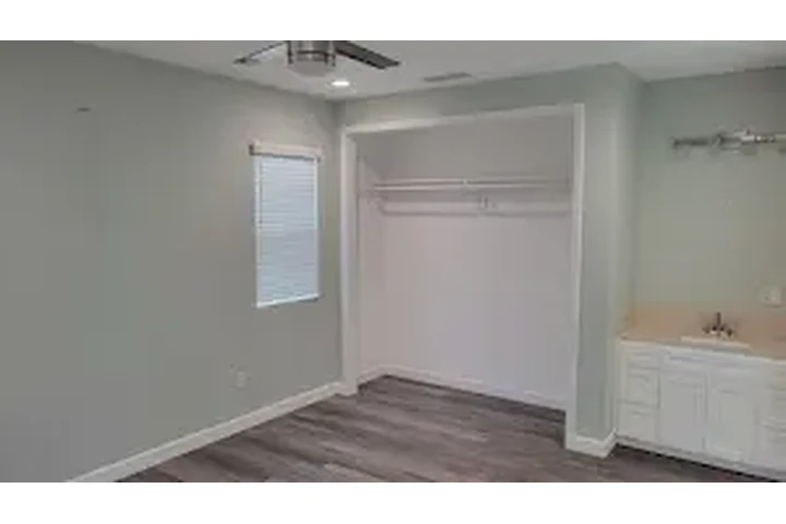 $1900 : DOWNEY RENTO CASITA NUEVA image 4