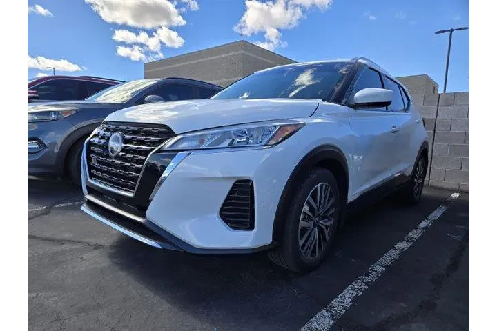 $19991 : Nissan Kicks 2023 SV 4dr Cro image 2