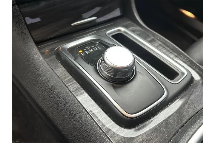 $17000 : Chrysler 300 2018 AWD Tourin image 4