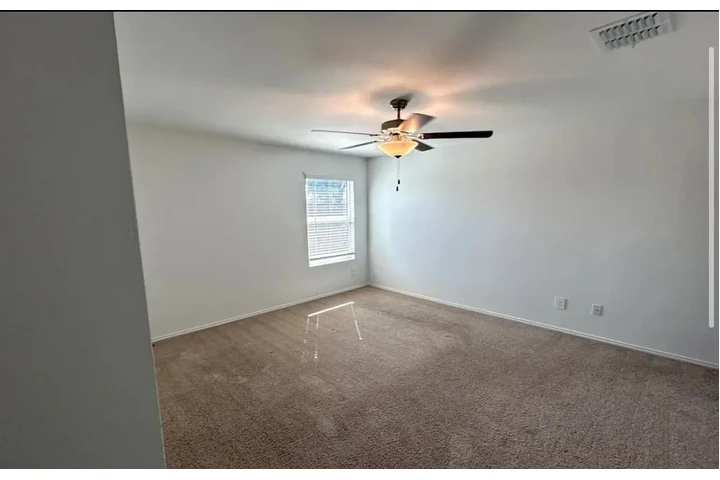 $1044 : Amazing 3bed 2bath for rent image 4
