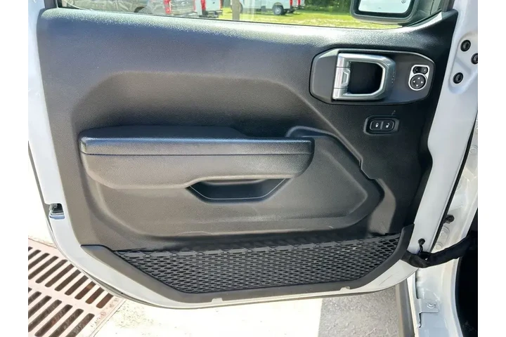 $39798 : Jeep Wrangler 2024 4x4 Rubic image 10