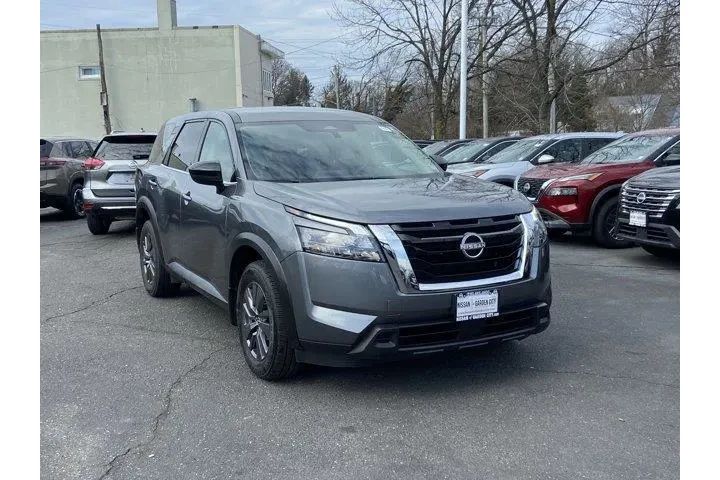$27222 : Nissan Pathfinder 2024 AWD S image 3