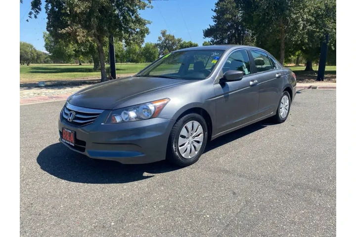 $9750 : 2011 Accord LX image 4