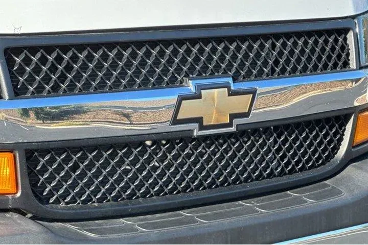 $28984 : Chevrolet Express 2024 2500 image 8