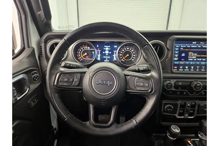 $28998 : Jeep Gladiator 2021 4x4 Will image 10