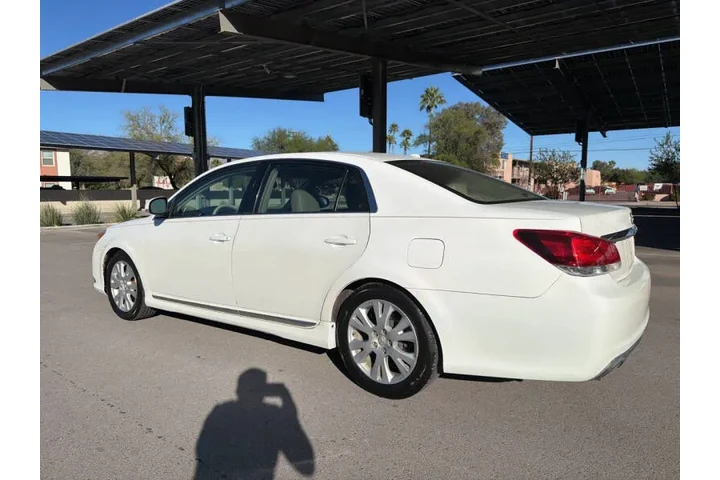 $8995 : 2011 Avalon image 7