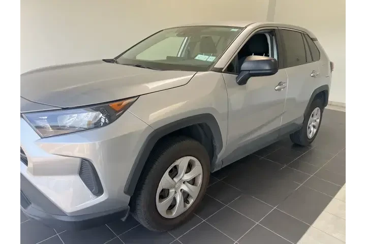 $25922 : Toyota RAV4 2022 AWD LE 4dr image 2