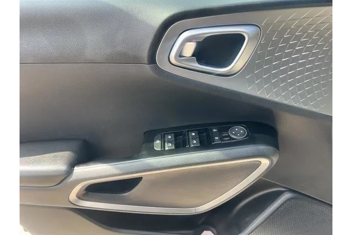 $14695 : Kia Soul 2020 S 4dr Crossove image 10