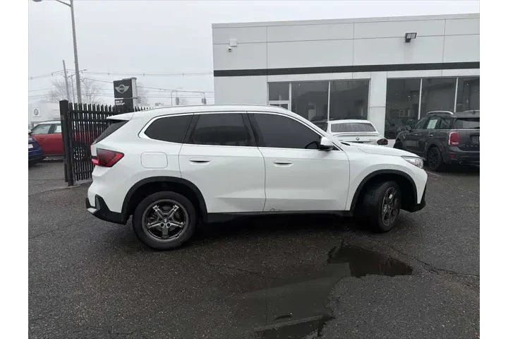$31943 : BMW X1 2023 AWD xDrive28i 4d image 6